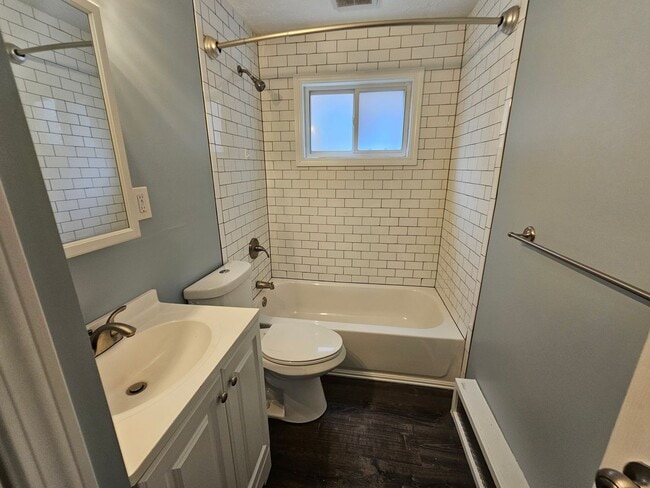 Building Photo - 2 bedroom 1 bath apartment located in Bell...