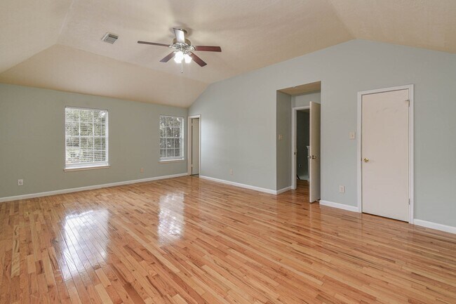 Building Photo - 16818 Parliament St