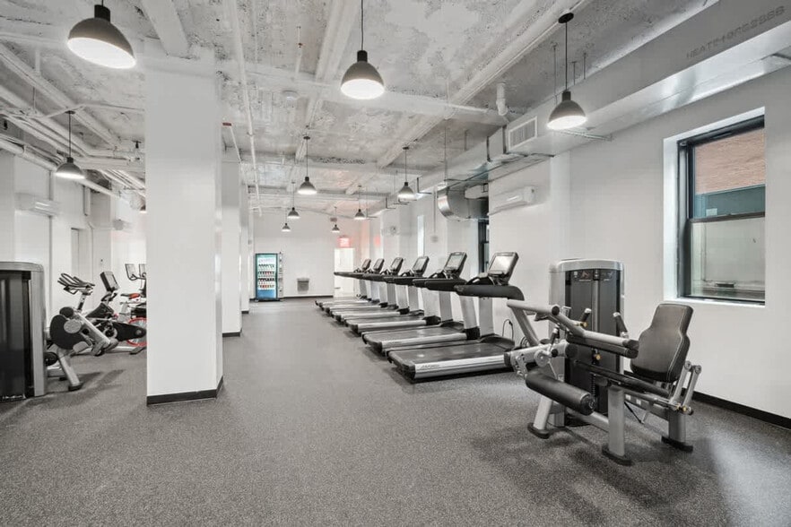 Building Photo - 525 Lexington Ave