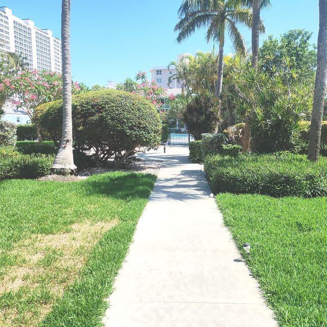 Building Photo - 2730 Banyan Rd