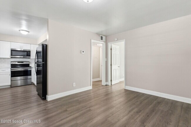 Building Photo - 311 S Brown Ave