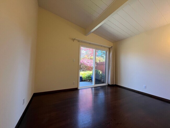 Building Photo - Charming 2BR/2BA Home Just Minutes from the Beach – Fully Landscaped, Spacious & Private