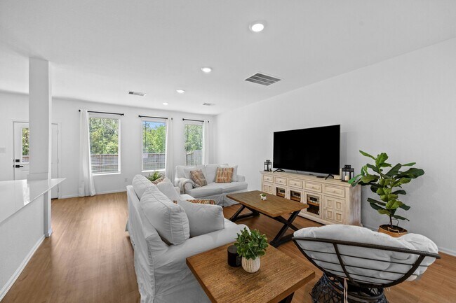 Building Photo - 2019 Iris Hls Ln