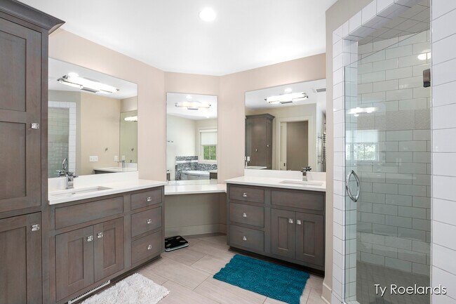 Building Photo - 3757 Lake Birch St NE