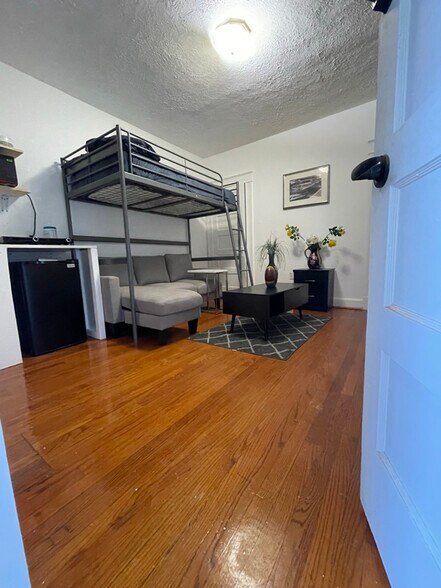 Building Photo - 3712 Parkside Dr