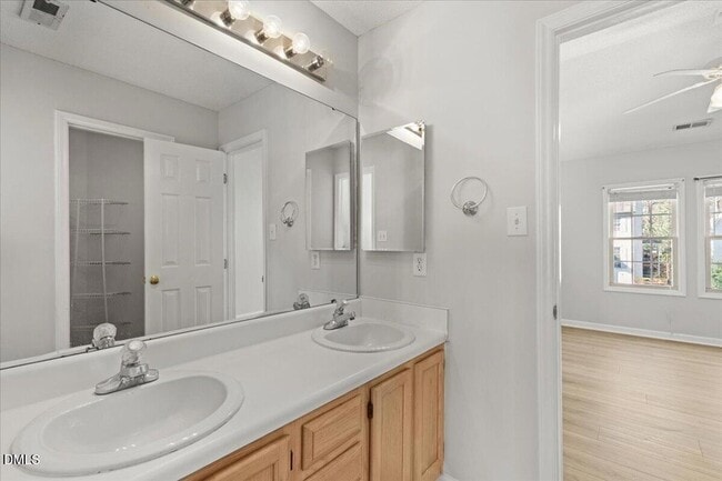 Building Photo - 102 Mint Hill Dr