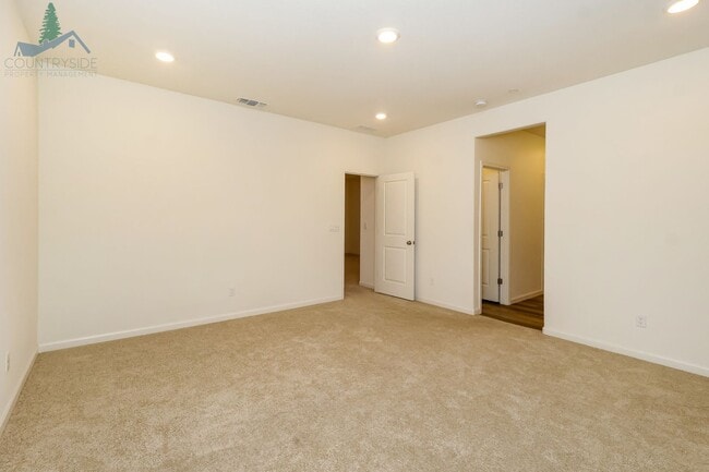 Building Photo - 577 Bedfordshire Dr