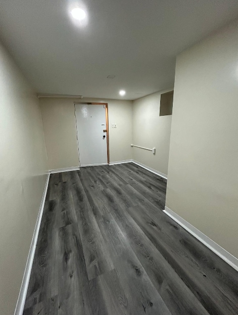 Building Photo - 595 E 39th St