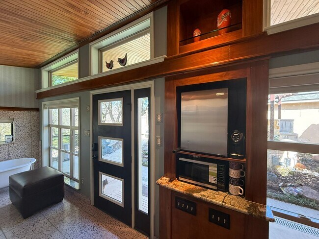 Building Photo - 2403 Bottoms East Rd