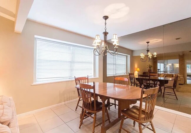 Dinning Room - 3508 Grande Bulevar