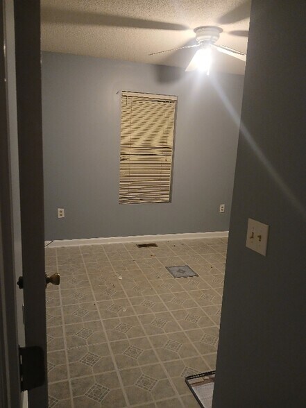 Building Photo - 205 H Ave