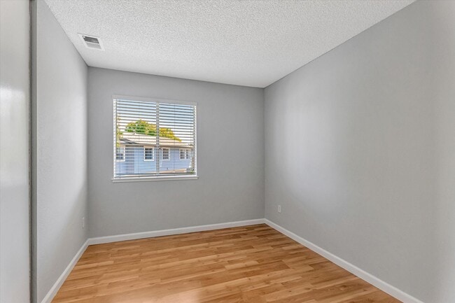 Building Photo - 3145 Shofner Pl