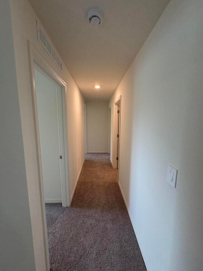 Building Photo - 1109 Altamira St NW