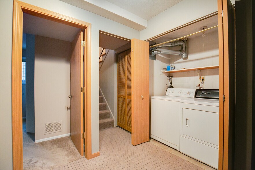 Building Photo - 12115 Drake St NW