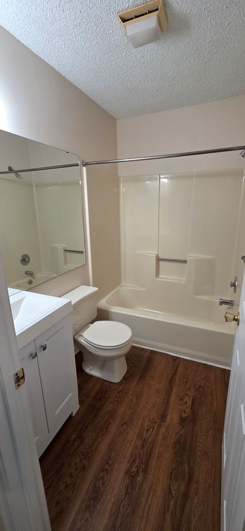 Building Photo - Ideal Living: Beautifully Designed 2 Bedro...