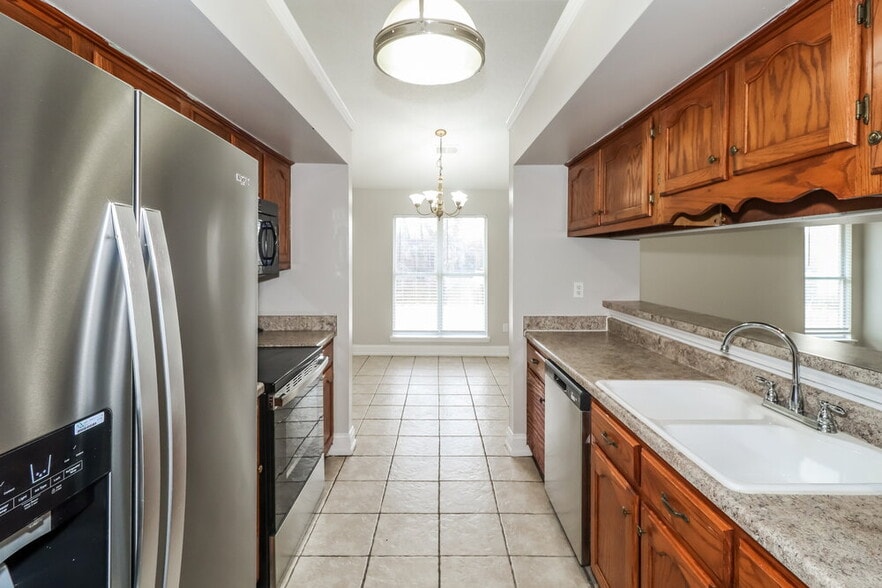 Building Photo - 10125 Oak Run Dr S