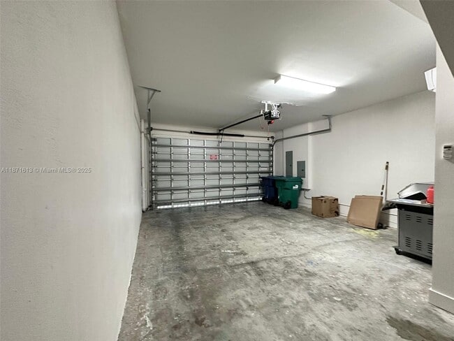 Building Photo - 6315 NW 105th Ct