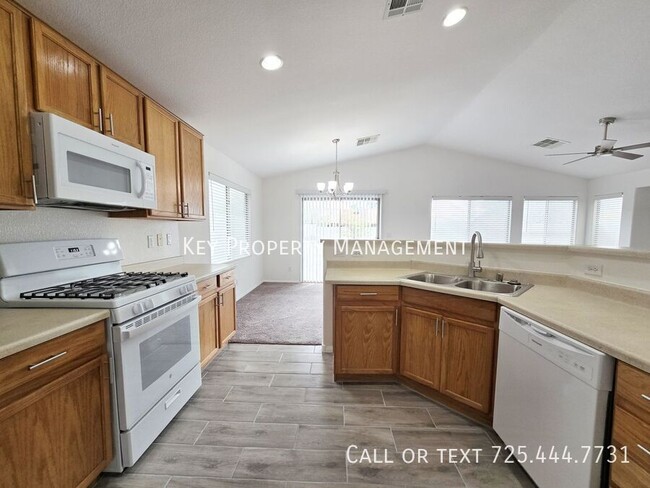 Building Photo - *ADORABLE, BRIGHT AND OPEN 3 BED/ 2 BATH H...