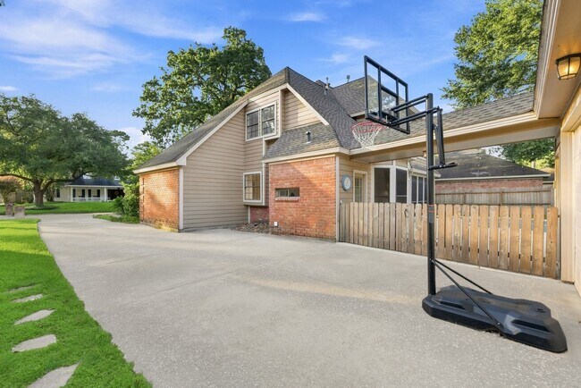 Building Photo - 5626 Spring Lodge Dr