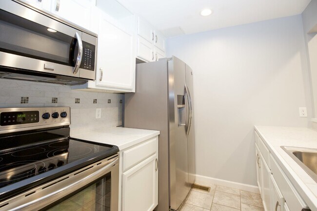 Building Photo - "Charming Studio Retreat with Modern Comforts in Vass, NC!"