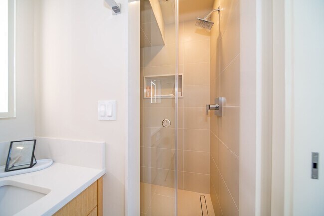 Building Photo - Modern Elegancy at Makali'i in Wailea – Finely Furnished 3 Bedrooms / 3 Bathrooms