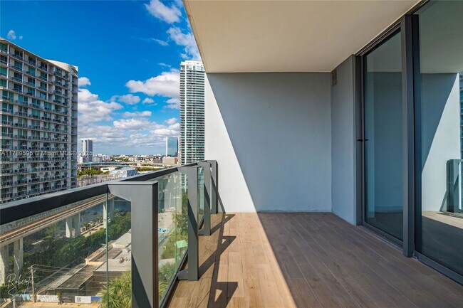 Building Photo - 88 SW 7th St