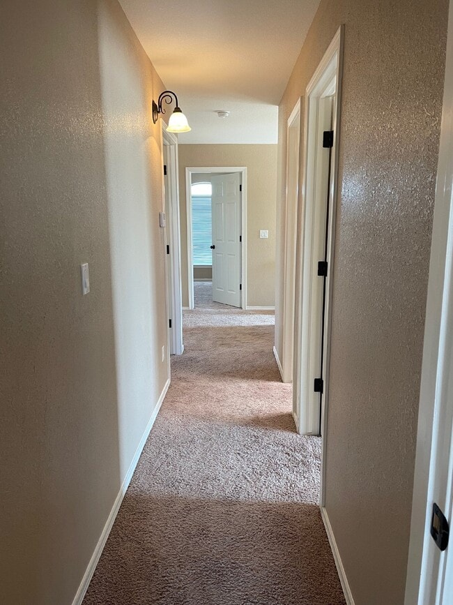 Building Photo - 12960 Cozy Cove Ave