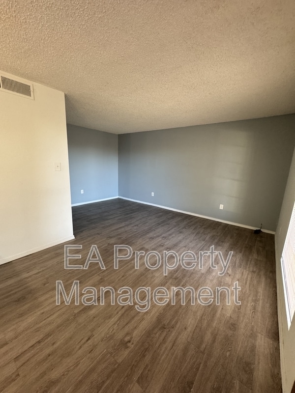 Building Photo - 1212 Chelwood Park Blvd NE