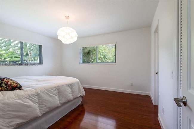 Building Photo - 14610 Tarpon Dr