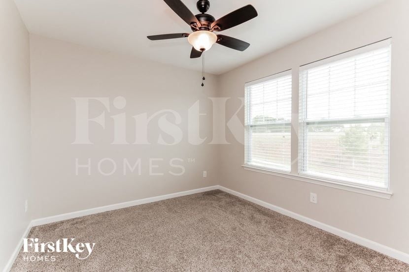 Building Photo - 3815 Streamside Dr