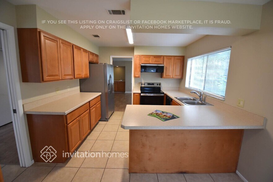 Building Photo - 126 W York Ct