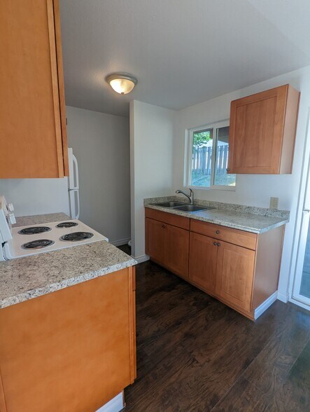 Kitchen - 3316 Sanders Ave