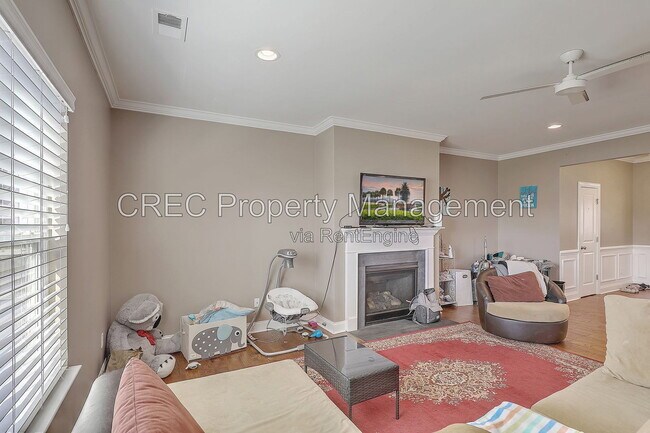Building Photo - 1157 Leary St