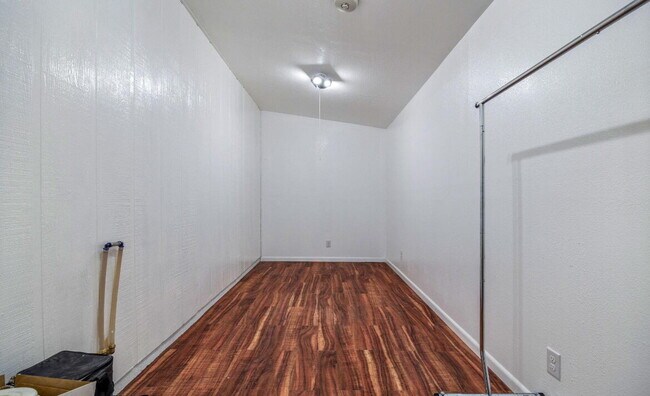 Building Photo - 620 N 1st Pl