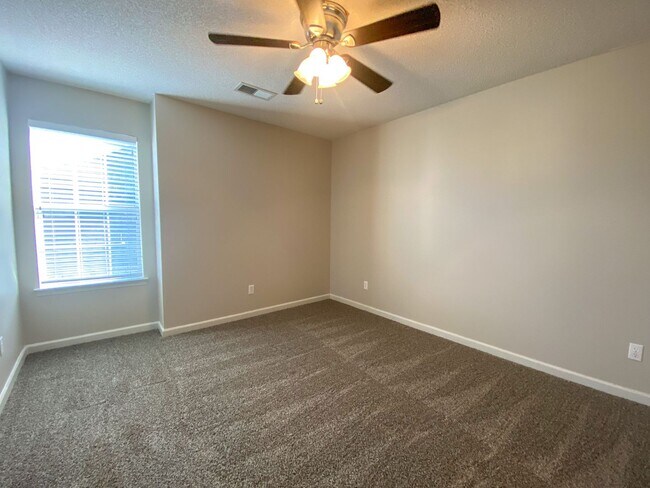 Building Photo - 3 bed, 2.5 bath house in Olive Branch near...