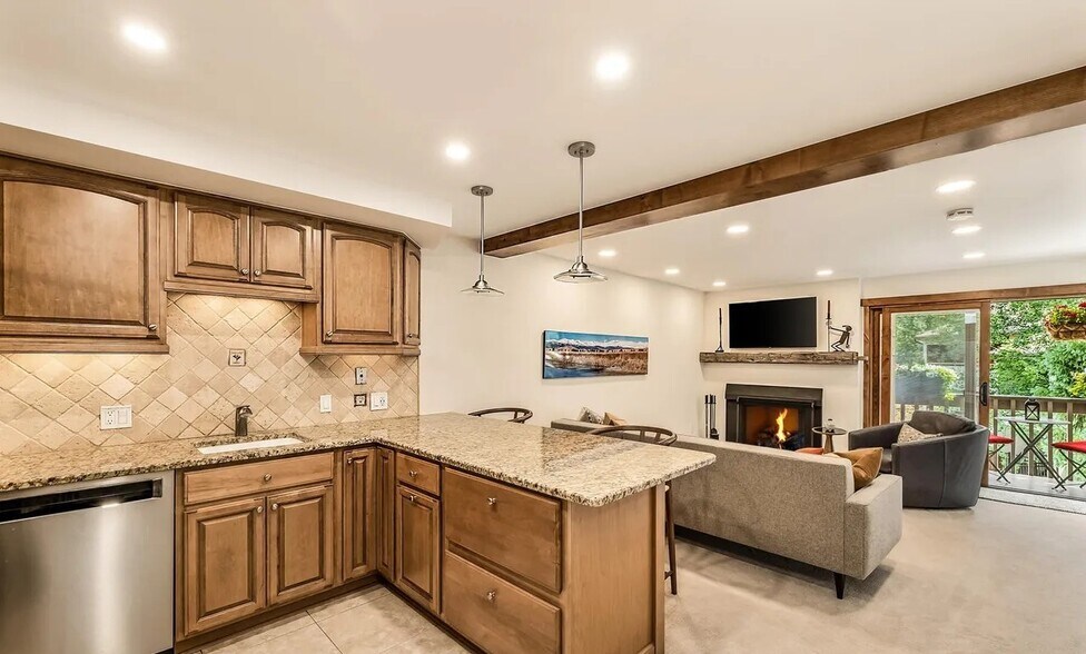 Building Photo - 1040 Vail View Dr