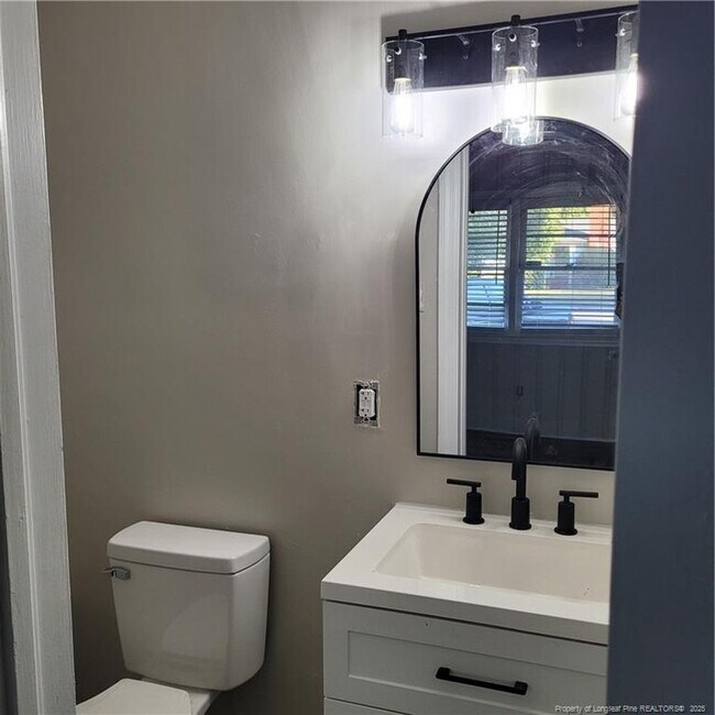 Building Photo - 1917 Catawba St