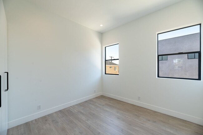 Building Photo - Longwood