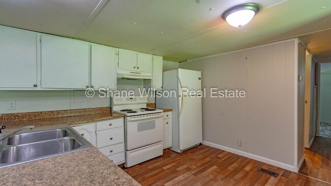 Building Photo - Charming 3-Bedroom Home on Wilkes Avenue w...