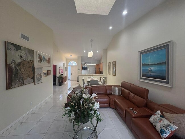 Building Photo - 7275 Summer Tree Dr