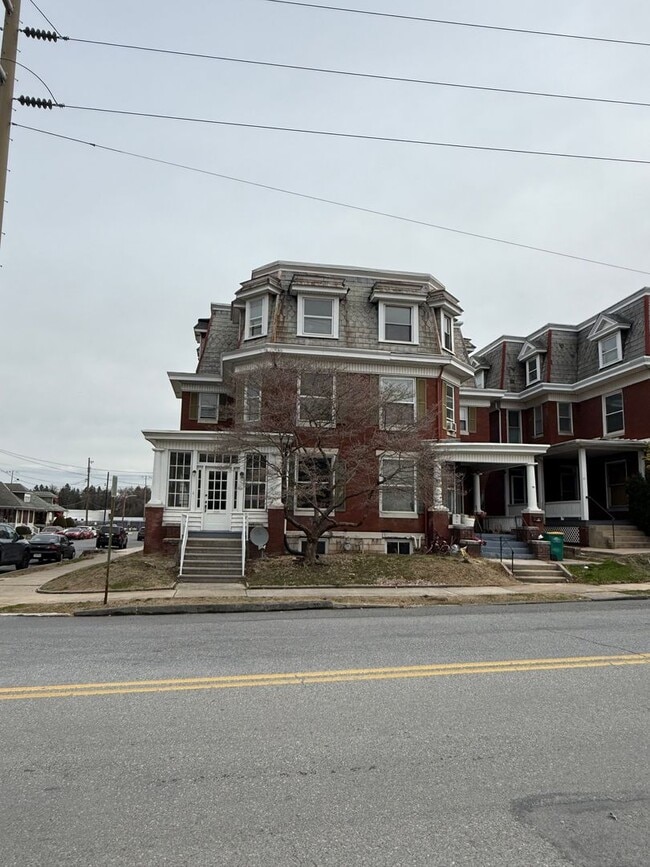 Building Photo - 49 W Commerce St