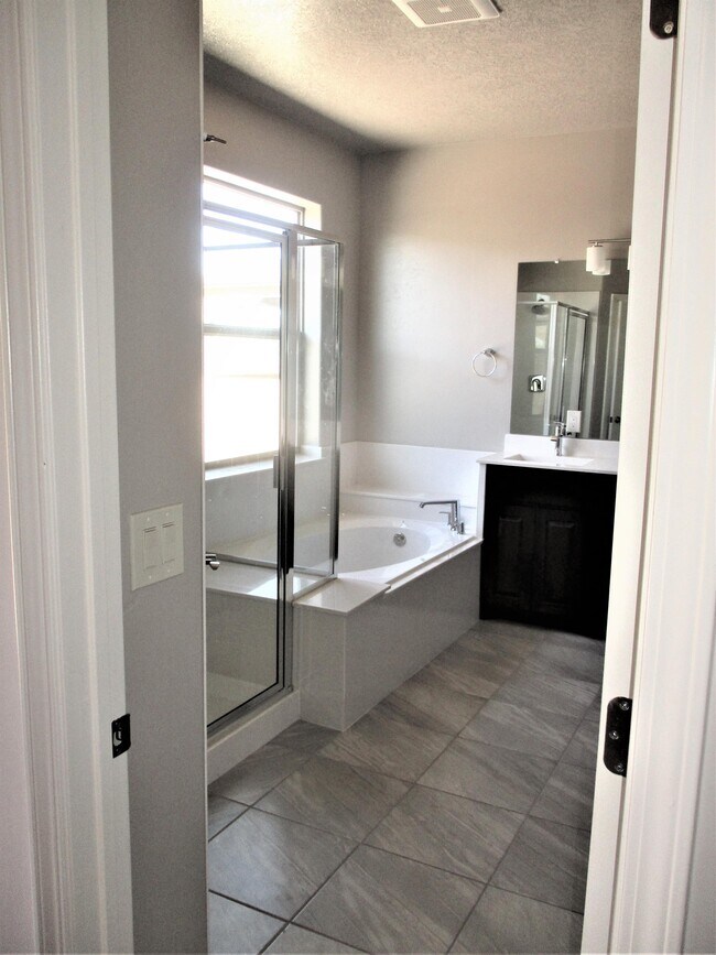 Building Photo - 8750 Sevano Cir NE