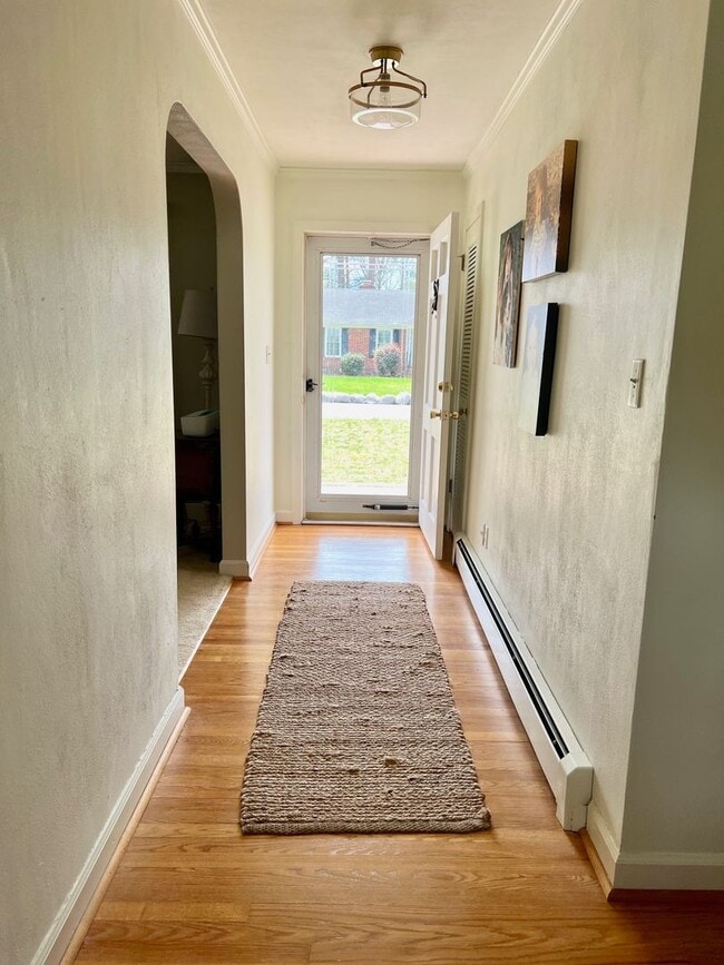 Building Photo - 3BD/ 2BA Brick Ranch in Lakeview Smith Terrace! Gorgeous Private Back Yard! Available NOW!