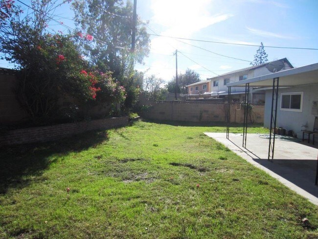 Building Photo - 2284 Athens Ave