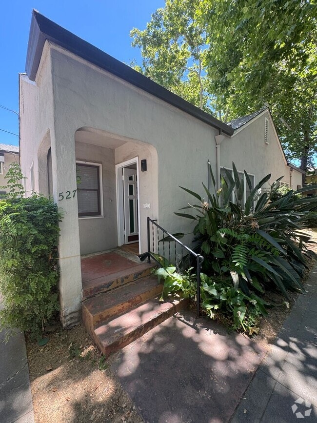 Building Photo - 2401 F St