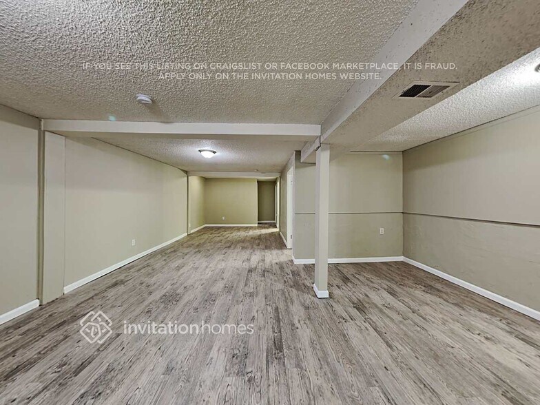 Building Photo - 16372 E Brown Dr