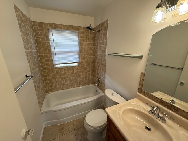 Building Photo - 22861 Rosalind Ave