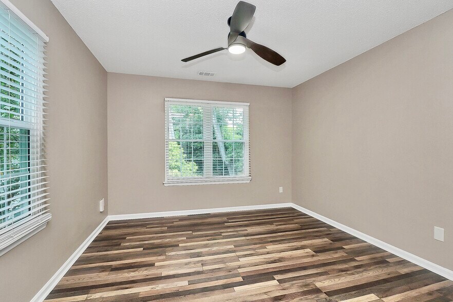 Building Photo - 9214 Kings Canyon Dr