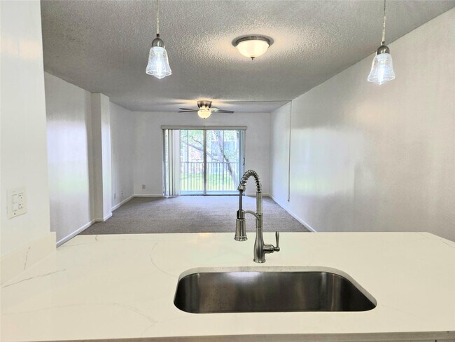 Building Photo - 1100 NW 87th Ave