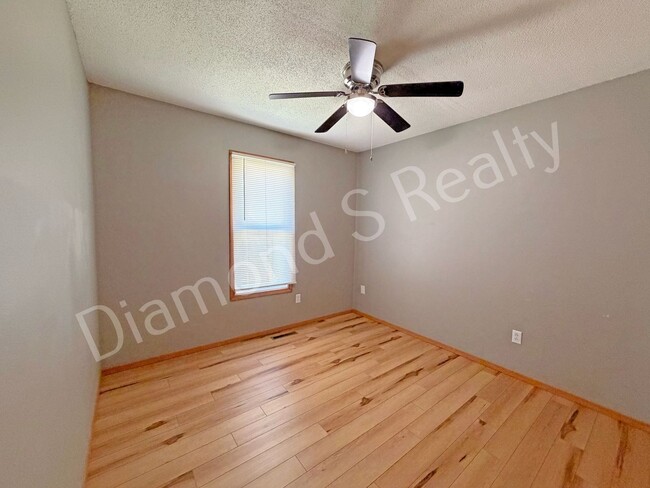 Building Photo - 1505 W Rainey St